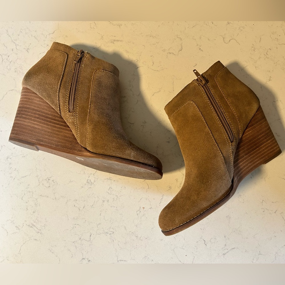 Lucky Brand Yabba Suede Tan Block Heel Wedge Ankle Boots 8.5/39 - Picture 3 of 14